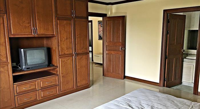 Beautiful 2-storey House with Pool Pattaya Thani, Bang Lamung, Chonburi